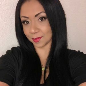 Meet your Posher, Raquel